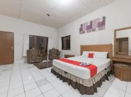RedDoorz Plus @ Hotel Griya Astoeti
