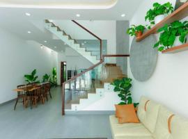 Nha Trong Pho - Green House, hotel in Buôn Ðũng