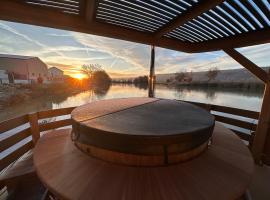 Mareuil-sur-Ay에 위치한 주차 가능한 호텔 House Boat avec SPA naviguant en Champagne