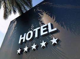 Explorez le charme et élégance de MMEWEL HÔTEL, hotel dicht bij: Internationale luchthaven Douala - DLA, Douala