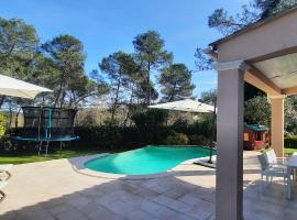 Villa avec piscine - Mougins - domaine privé, hotel in Mougins