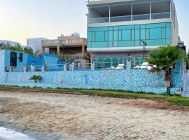Secret Beach Resort, hotel ad Alkhaleej Village