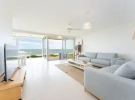 Chiton On The Rocks- Breathtaking Views- Free WIFI