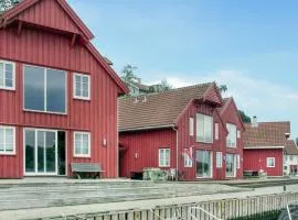 Nice Apartment In Sjernarøy
