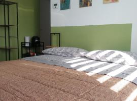 Stanza indipendente a Gallarate: Gallarate'de bir otel