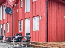 2 Bedroom Lovely Home In Sjernarøy
