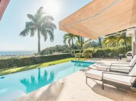 Charming villa with ocean view in Puerto Bahia
