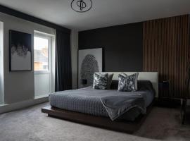 Luxury Worcester Townhouse - Free Parking, sumarhús í Henwick