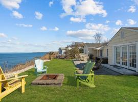 Sea Breeze Paradise: Beachfront & Panoramic Views, casa o chalet en Southold