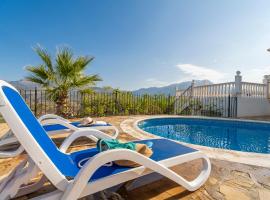 Iris stunning views heated pool, hotell i Los Romanes