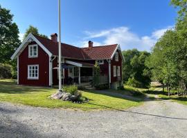 Cozy house in the countryside, atostogų namelis mieste Torestorp