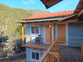 Tolis Rooms, hotel in Himare