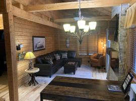 Crystal Mountain Cabin Get Away, chalet in Thompsonville