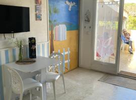 maison climatisée à 500m de la plage dans résidence, hôtel à Saint Cyprien Plage