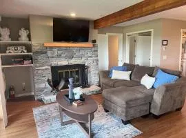 Spacious Condo with Pool Pass!