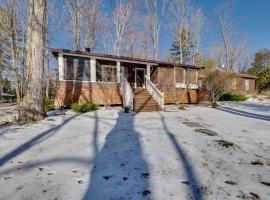 Pinecone Cabin, holiday home in Charlevoix