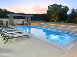 Villa with private pool Zambakas, Hotel in Kalithies