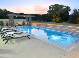 Villa with private pool Zambakas