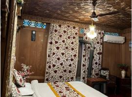 Lakes Crown Group Of Houseboats, hotel de 5 estrelas em Srinagar