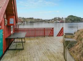 Stunning Apartment In Sjernary With House Sea View, hotel em Sjernarøy