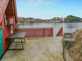 Beach Front Apartment In Sjernarøy