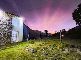 Bungalow Sol y Montaña, hotel in Urubamba