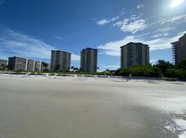 Estero Beach and Tennis, hotel in Fort Myers Beach