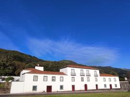 Quinta dos Mistérios- Turismo de Habitação, хотел с паркинг в Fajã de Santo Amaro