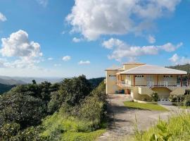 Rainforest Retreat Toro Views, Villa in Canovanas