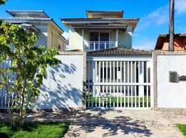 Casa Piscina em Condomínio 5min Praia ITACOATIARA., khách sạn ở Niterói