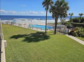 Gorgeous Beach Front Condo, Right By Flagler Ave!, хотел в Ню Смирна Бийч