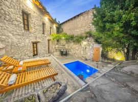 Villa Historic Pocitelj with pool and incredible views on the river and landmarks, hótel í Počitelj