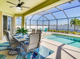 Sun-Kissed Cape Coral House with Private Pool, stuga i North Fort Myers