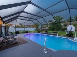 Cortez Chic! Private Heated Pool home, Cinema Room!