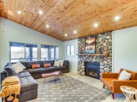Lakefront Nisswa Home w/ Deck & Screened Porch, Hotel in Nisswa