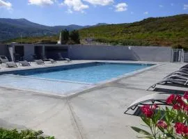 Appartement moderne avec terrasses et piscine