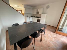 Twentyone Holiday Home، فندق في بيسوني