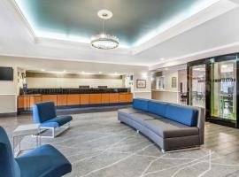 Comfort Inn & Suites North Charleston - Northwoods, ξενοδοχείο κοντά στο Διεθνές Αεροδρόμιο Charleston - CHS, Τσάρλεστον