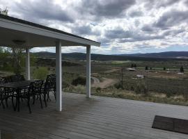 Hilltop Heaven - 5 Star Comfort and Views, hotel in Panguitch