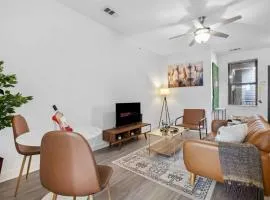 CozySuites Music Row Spacious 1BR Nashville! 56