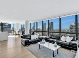 Melbourne Lifestyle Apartments – Best Views on Collins