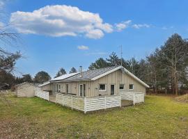 12 person holiday home in Rødby-By Traum, hotel a Rødby