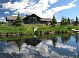 Otter Lodge - NEW Listing!: West Yellowstone şehrinde bir otel