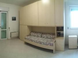Appartamento 3 letti con cucina e parcheggio privato gratuito – hotel w mieście Candela