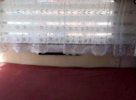 Noclegi u Janinki - ALEKSANDER、オストロビエツ・シフィエントクシスキのグランピング施設