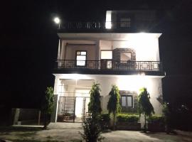 Atithi home stay, hotel in Rāmnagar