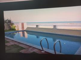 Happy Beach House, bed and breakfast en Chennai