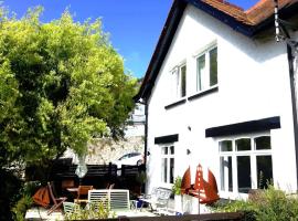 West View Cottage, pet-friendly hotel in Beer