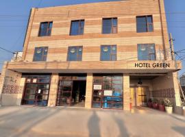 Hotel Green, hotel in Kharar