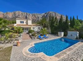 Cava de la Vida by Aguilarent